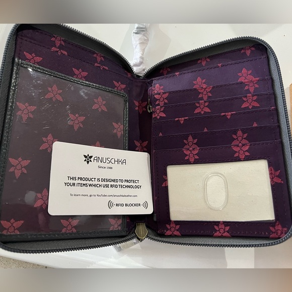 Anuschka 🆕 RFID Lion Magic Passport Organizer Wallet hand painted leather - Picture 6 of 8